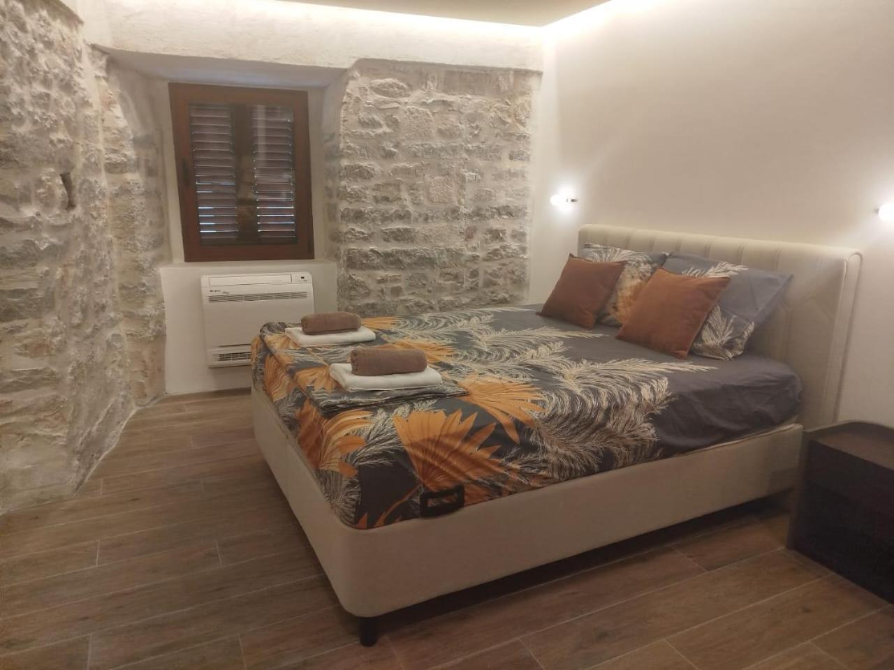 Apartments Casa Del Sol Jovana Kotor Bagian luar foto
